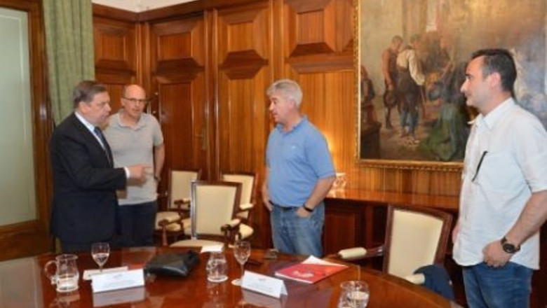 ep el ministro de agricultura pesca y alimentacion luis planas ha recibido este viernes a diferentes ep el ministro de agricultura pesca y alimentacion luis planas ha recibido este viernes a diferentes