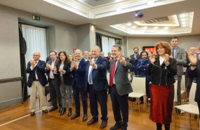ep el ministro de industria y turismo jordi hereu junto al alcalde de vigo abel caballero los