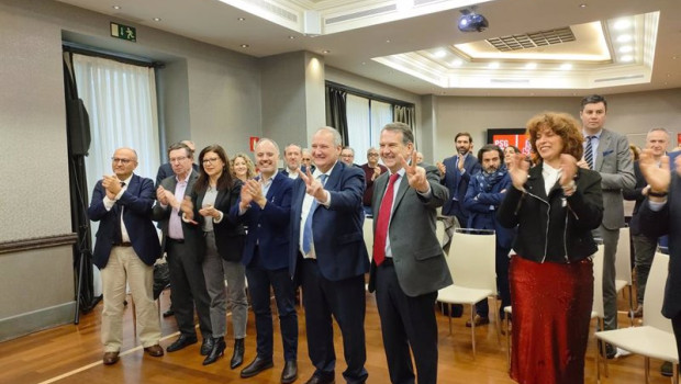 ep el ministro de industria y turismo jordi hereu junto al alcalde de vigo abel caballero los