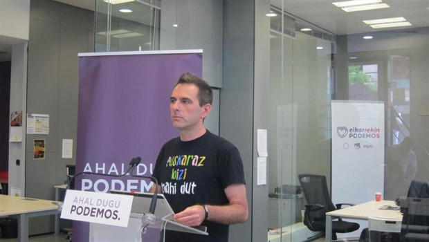 ep el secretario de comunicacion de podemos euskadi andeka larrea en rueda de prensa