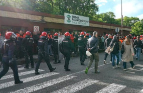 ep entrada a la asamblea de los trabajadores de tubos reunidos amurrio que no apoyan seguir en