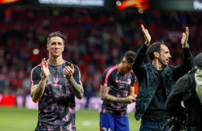 ep fernando torres celebrando el titulo de la liga europa con el atletico