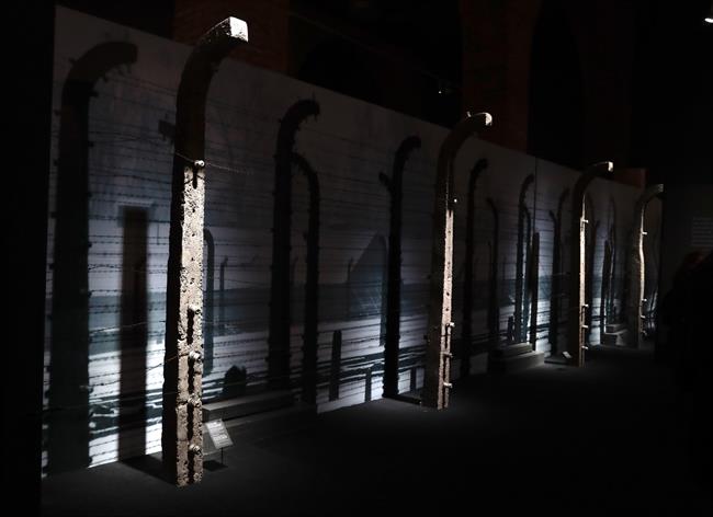 ep fotos cifuentes inauguraexposicionauschwitzalertalas cons