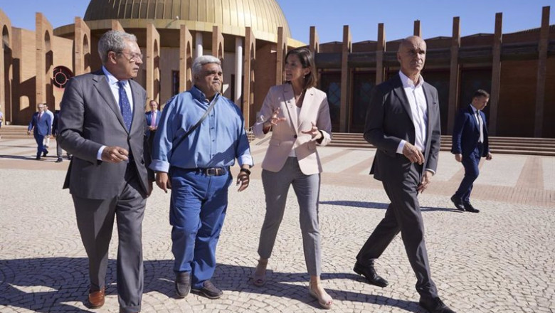ep la ministra de industria reyes maroto junto al alcalde de sevilla antonio munoz el consejero de