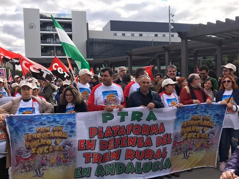 ep marcha en sevilla de la plataforma del tren rural andaluz
