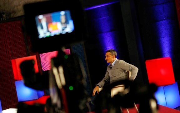 ep momento de la entrevista de bara tv al entrenador del fc barcelona ernesto valverde