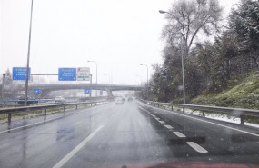 ep nieve en una carretera de la capital tras el paso de la borrasca filomena en madrid espana a 7 de