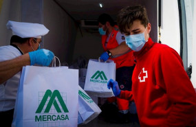ep reparto de alimento a familias vulnerables de cadiz con la colaboracion de mercasa y tragsa