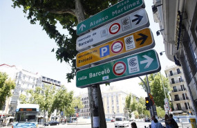 ep senales de trafico en la sque se indica el trafico restringido en la zona de madrid central