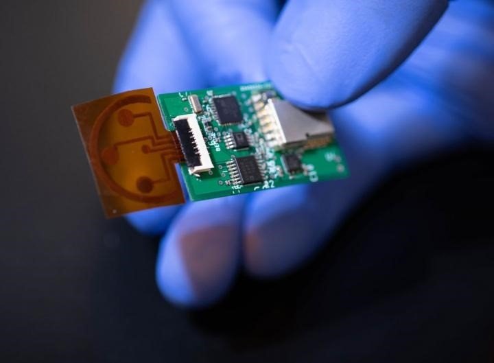 Un sensor de sudor inalámbrico que puede detectar una hormona relacionada con el estrés. | CALTECH ep un sensor de sudor inalambrico que puede detectar una hormona relacionada con el estres