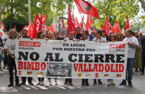 ep varias personas durante una manifestacion en defensa de la fabrica de bimbo a 5 de octubre de