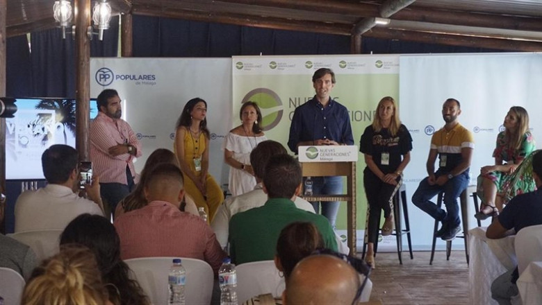 PP DE MÁLAGA ep vicesecretariocomunicacionpp pablo montesinos intervienela escuelaveranonngg aque asistela numero 3partido ana beltran ydirigentes populares