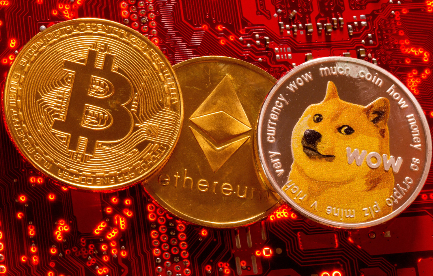 illustration montre les crypto monnaies bitcoin ethereum et dogecoin 20230420164220 