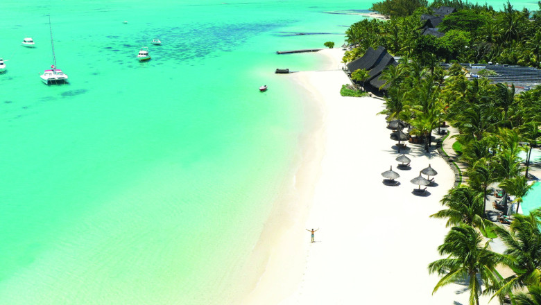 le morne beach dimitri rault retouched 20230531143926 