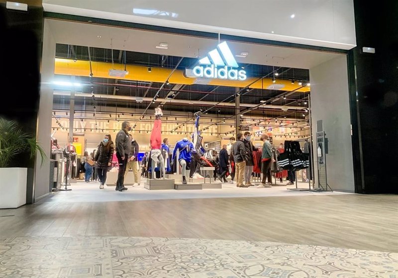 https://img4.s3wfg.com/web/img/images_uploaded/a/5/ep_archivo_-_apertura_adidas_outlet_en_the_outlet_stores_alicante.jpg
