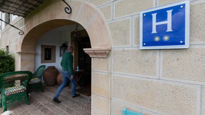 ep archivo   entrada a un hotel