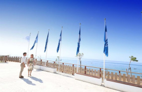 ep archivo   marbella luce las 12 banderas azules que avalan los servicios y la gestion de playas y