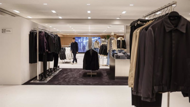 ep archivo   ropa de hombre en la nueva macrotienda de zara en el boulevard austria de valncia