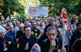 ep archivo varios trabajadores de la empresa automovilistica nissan se concentran frente a la sede ep archivo varios trabajadores de la empresa automovilistica nissan se concentran frente a la sede