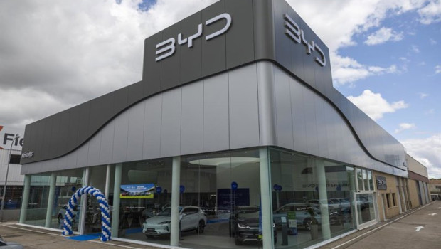 ep byd llegara a los 130 concesionarios oficiales en espana para 2026 tras superar la centena en
