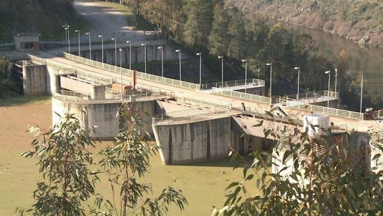 ep central hidroelectrica de cedillo caceres que sirve de paso los fines de semana para cruzar a