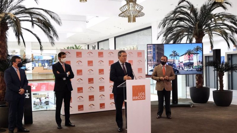 ep el alcalde de sevilla juan espadas ha visitado este martes las instalaciones del centro comercial