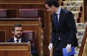 ep el lider del pp pablo casado y el secretario general del partido teodoro garcia egea conversan