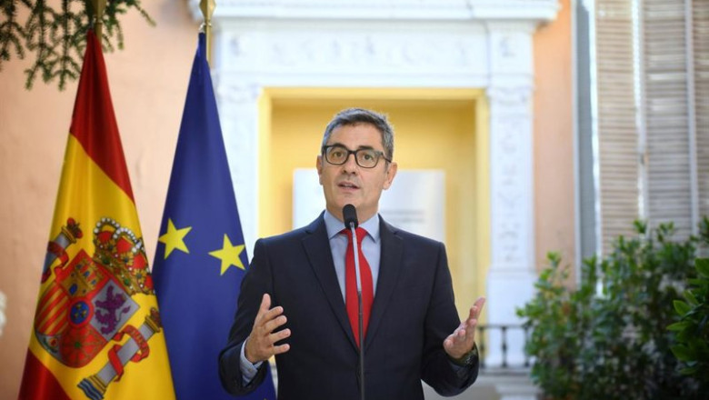 El ministro de la Presidencia, Justicia y Relaciones con las Cortes, Félix Bolaños, atiende a los medios de comunicación este viernes desde Madrid. | Fernando Sánchez - Europa Press ep el ministro de la presidencia justicia y relaciones con las cortes felix bolanos atiende a los