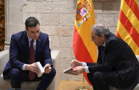 ep el presidente de la generalitat quim torra dech le regala dos libros al presidente del gobierno