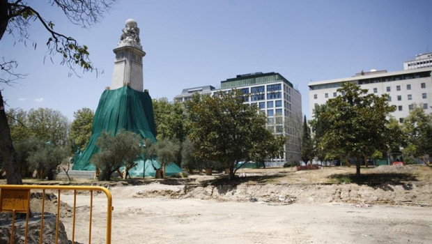 ep estado de la acera y calzada frente al edificio espana y la plaza de emilio jimenez millas en la
