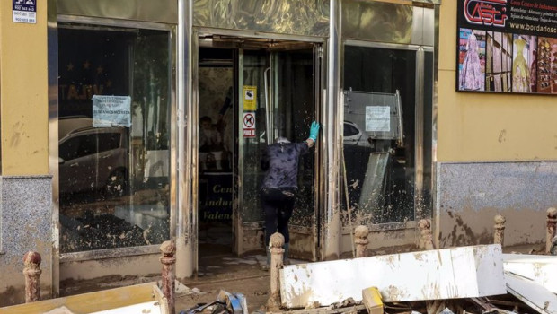ep fachada de la tienda tras los efectos de la dana