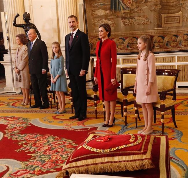 Felipe VI impone el Toisón de Oro a la Princesa de Asturias | TWITTER DE LA CASA REAL - Archivo ep felipe vi imponetoisonorola princesaasturias 20180306123002