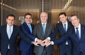ep foto del los representantes del consorcio vasco que han firmado un principio de acuerdo para