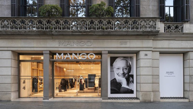 ep homenaje a isak andic en la tienda de mango en barcelona