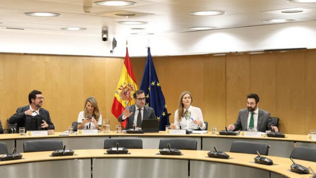 ep i d el vicepresidente primero y ministro de economia carlos cuerpo la vicepresidenta segunda y
