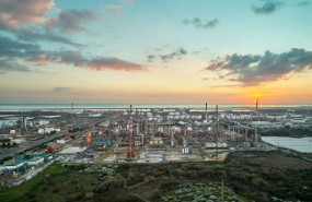 ep imagen aerea de la plata de cepsa en el polo quimico de huelva