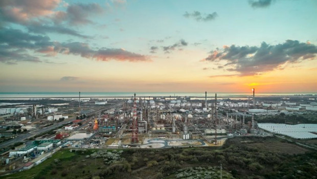 ep imagen aerea de la plata de cepsa en el polo quimico de huelva