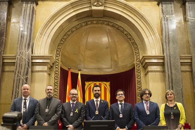 Mesa del Parlament de la XII legislatura, presidida por Roger Torrent | PARLAMENT DE CATALUNYA ep mesaparlamentla xii legislatura presididaroger torrent