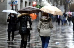 ep personasparaguasdialluvia