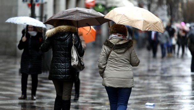 ep personasparaguasdialluvia