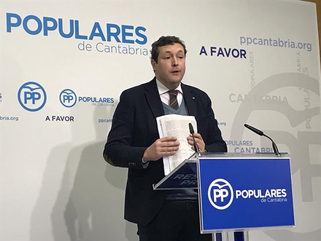 El portavoz del PP de Cantabria, Iñigo Fernández, en rueda de prensa | EUROPA PRESS ep portavozppcantabria inigo fernandez en ruedaprensa