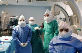 ep profesionales del puerta del mar tras operar a un paciente con icuts y covid-19