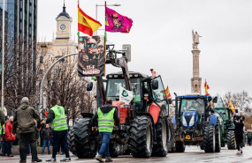 ep tractores y manifestantes marchan desde la plaza de colon a 11 de febrero de 2026 en madrid
