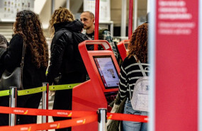 ep un mostrador de facturacion de iberia en el aeropuerto adolfo suarez madrid barajas