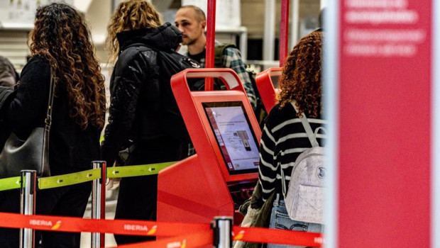ep un mostrador de facturacion de iberia en el aeropuerto adolfo suarez madrid barajas