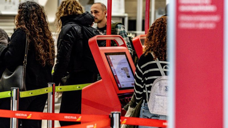 ep un mostrador de facturacion de iberia en el aeropuerto adolfo suarez madrid barajas
