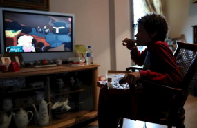 ep un nino come un trozo de pizza en su casa