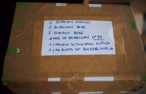 ep una caja con ropa de invierno en una recogida de ayuda humanitaria para los afectados por el ep una caja con ropa de invierno en una recogida de ayuda humanitaria para los afectados por el