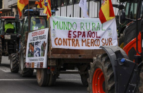 ep varios tractores durante la protesta contra el acuerdo ue mercosur