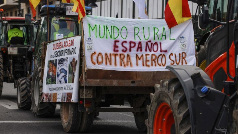 ep varios tractores durante la protesta contra el acuerdo ue mercosur